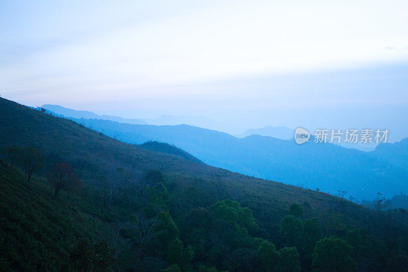 夕阳下的Doi Pha Tang山景